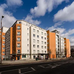 Apartment Mcmillan Student Village, London