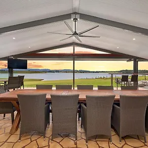  Holiday home Tuscany On Tinaroo - Lakeside Luxury Australia